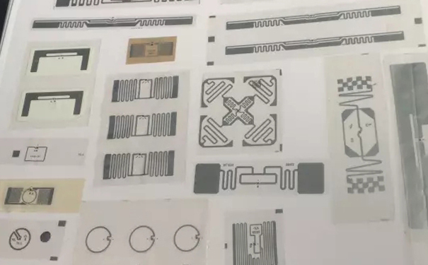 1543635973954148.jpg rfid電子標簽芯片比例.jpg